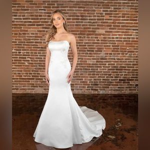 Essense of Australia Wedding Gown D3780